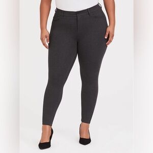 NWT Studio by Torrid Signature Pointe Stretch Ankle Skinny- SZ 14- Charcoal